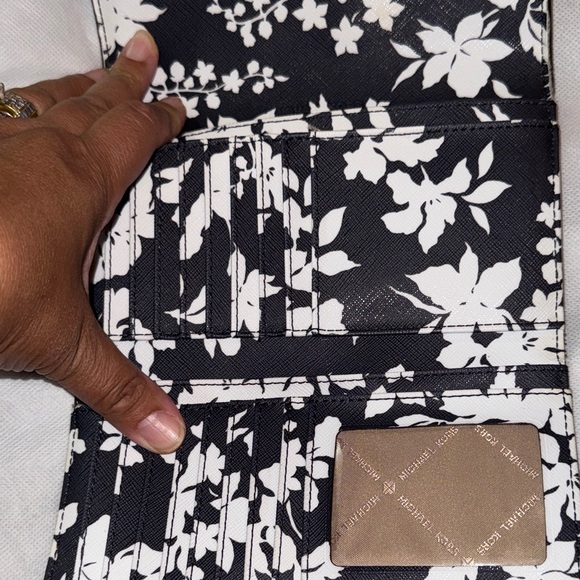 Michael Kors Dark Blue Wallet with Gold Logo - Picture 4 of 9